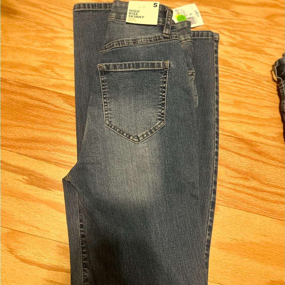 Forever 21 High Rise Skinny Jeans Size Small NWT - Picture 2 of 4
